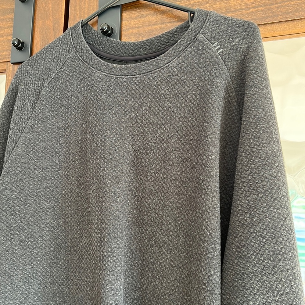 lululemon athletica Men's Textured Crewneck Sweatshirt - Charcoal Gray